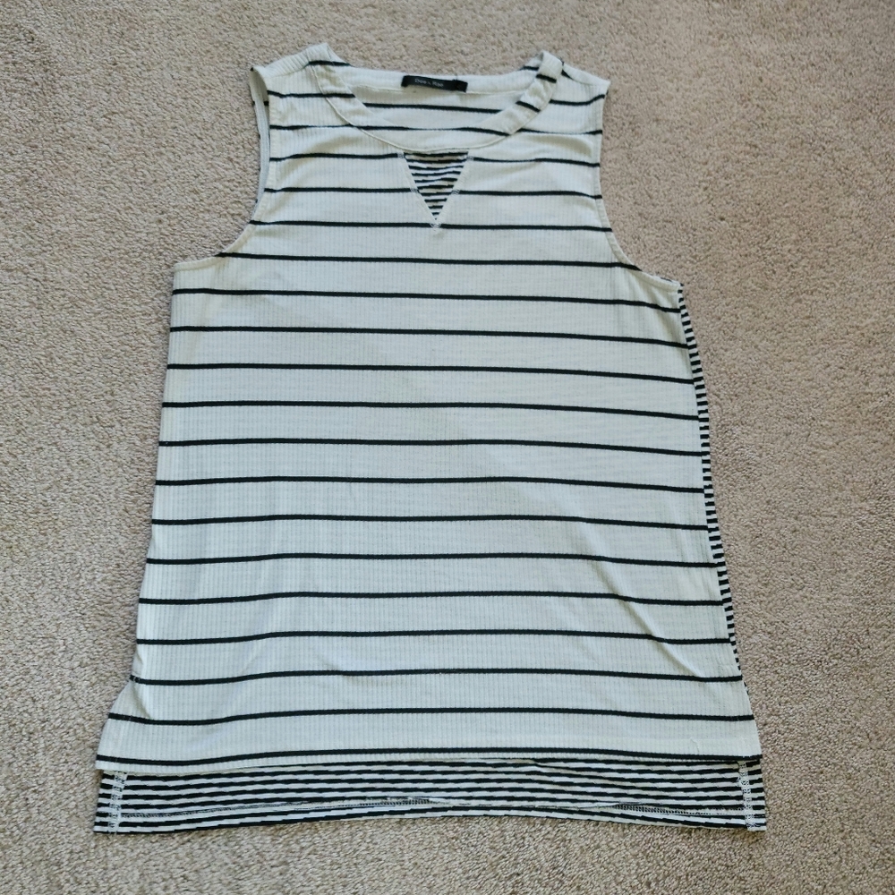 (L) Doe & Rae Striped Top - Picture 2 of 5